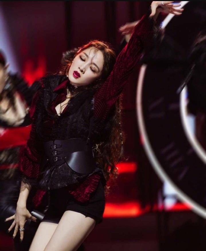  女团|《乘风破浪》高开低走，三公后争议更大，网友：已偏离最初的立意