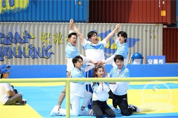  展开|“国民综艺”《奔跑吧》迎来第100期 今晚展开世纪争锋