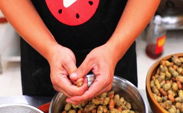 随便|煮花生、调料不要随便放!教你1个小技巧,花生软糯鲜香还入味