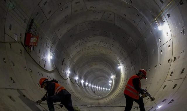 八年|中国工程师最“恨”的城市：一条地铁修八年，每挖一锹都心疼