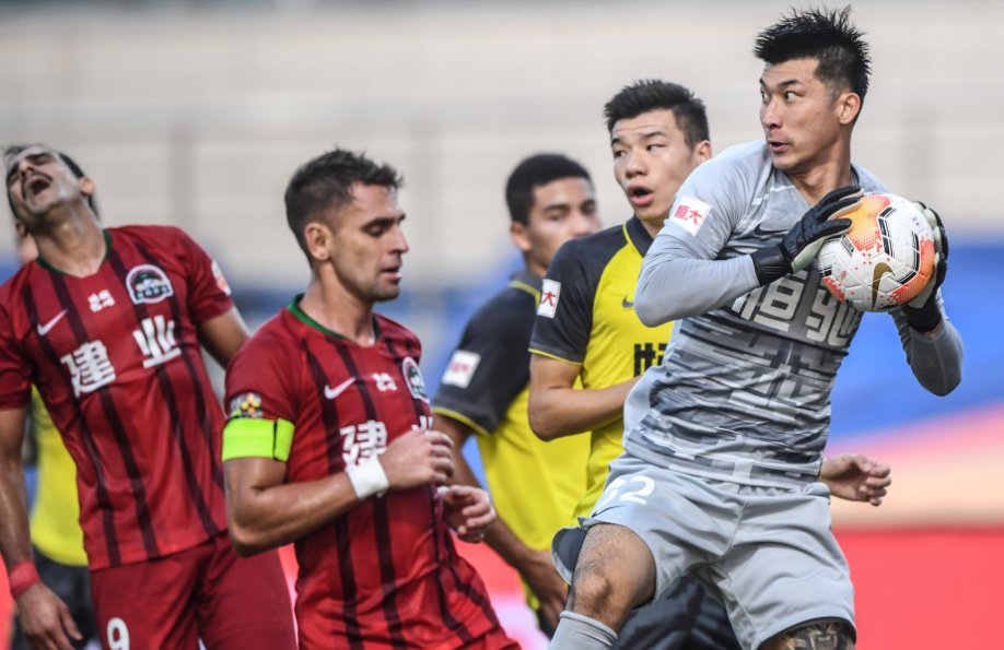 体育|泰山体育评选中超半程最佳阵容，鲁能3人入选