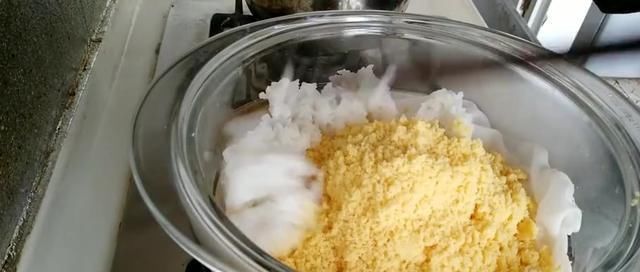  粗糙|你试过玉米面饭团吗？粗细搭配更营养，口感细腻不粗糙