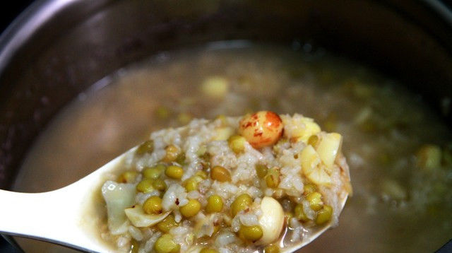  早起|三伏天常做这个粥，消暑解毒口感好，睡前预约好，不用早起就能喝