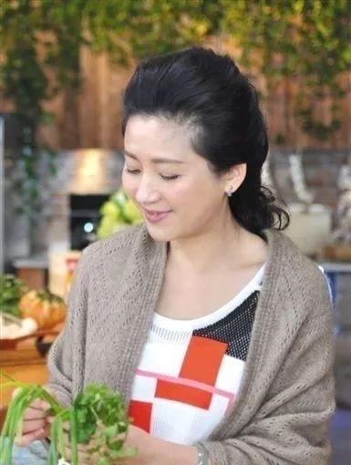 王小丫|著名主持人王小丫患病后,写下这19句话写到每个人心里去了~