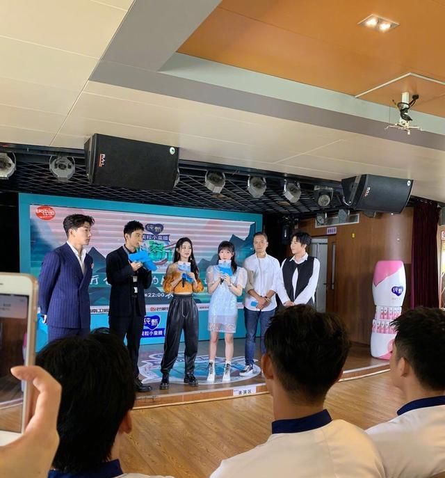 超越|孟美岐、吴宣仪为杨超越庆生很正常, 赵丽颖为杨超越庆生太有面子