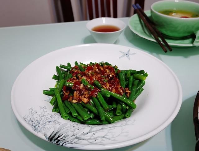  薯粉圆子|晚餐3人5 菜1汤，很素全都光盘，朋友说：回家吃饭真好