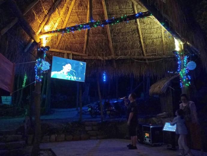  露营|小众游|泛舟露营戏水K歌……漫步夹缝岩，感受惬意悠然