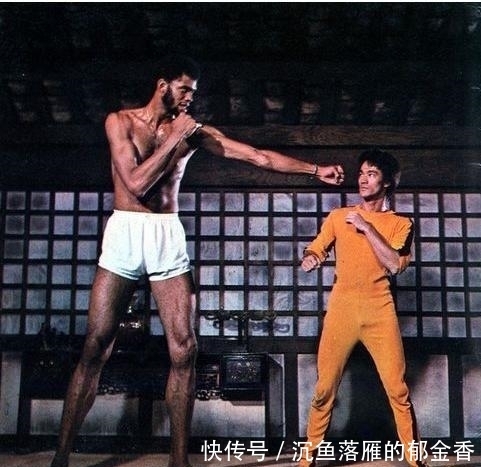  令人|10张老照片回顾李小龙一生：师父叶问断言短命，图9令人心酸落泪