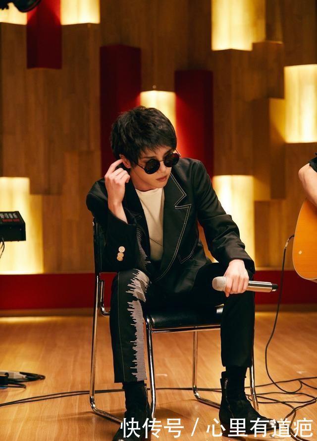 你要相信|华晨宇在《歌手》和左立共同表演不插电《荒野魂斗罗》,名场面