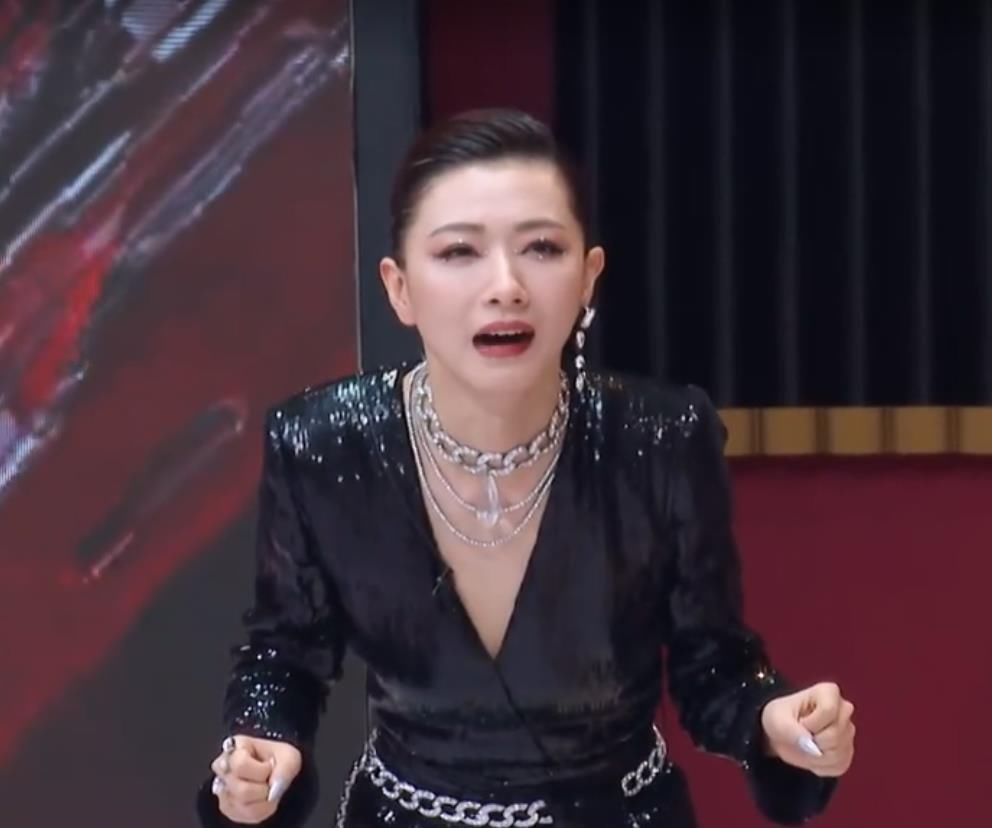  队友|孟佳孤立无援，吴昕暖心救场，金晨张含韵都低头躲避，队友也逃了