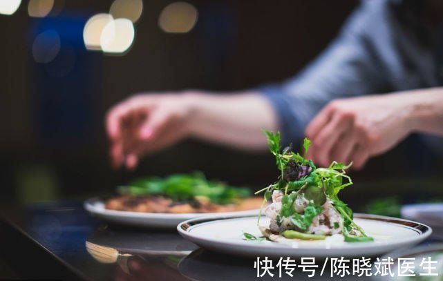 人到70岁若还能轻松做到这4件事(人到70岁后，若还能轻松做到这4件事，恭喜，说明身体底蕴深厚)