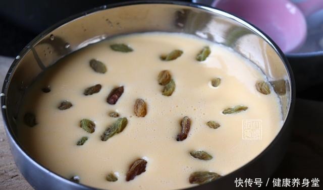 食材|不用烤箱和打蛋器,4种食材搅一起上锅蒸,做零失败不上火蒸蛋糕