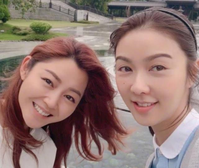  不进|38岁薛凯琪还在一线扮嫩，我穿不进的牛仔裤，她却能穿成无痕裤