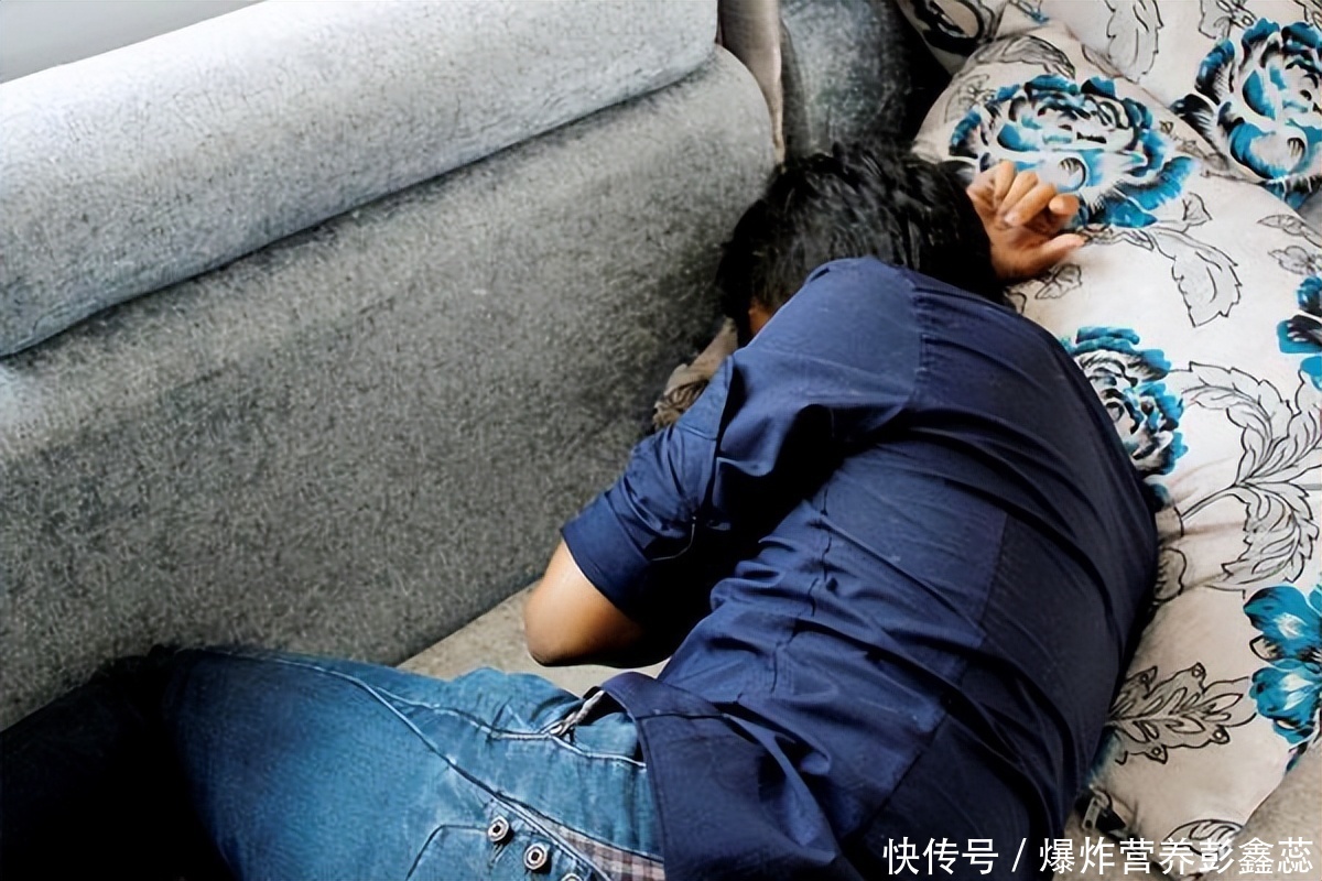经常吹着空调盖被子，虽然很舒服，但你可知对身体健康有益吗？2023