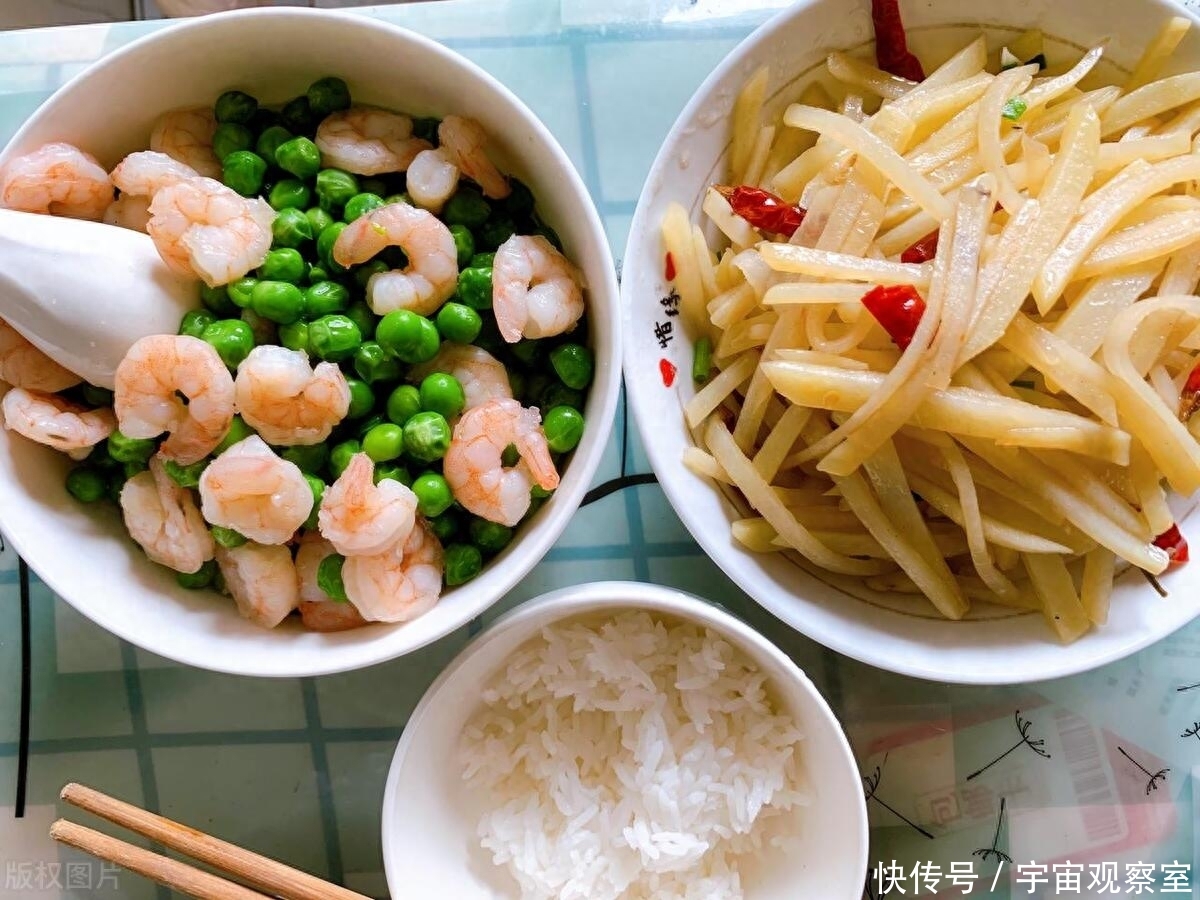 多喝水毁了肾粗茶淡饭伤透肝(多喝水毁了肾，粗茶淡饭伤透肝？4个坑人的养生建议，越养病越多)