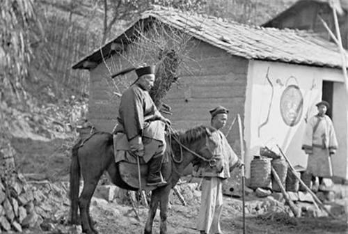  打渔|9张100年前农村的老照片，图3的人打渔后回家，图8是下乡的贵妇人