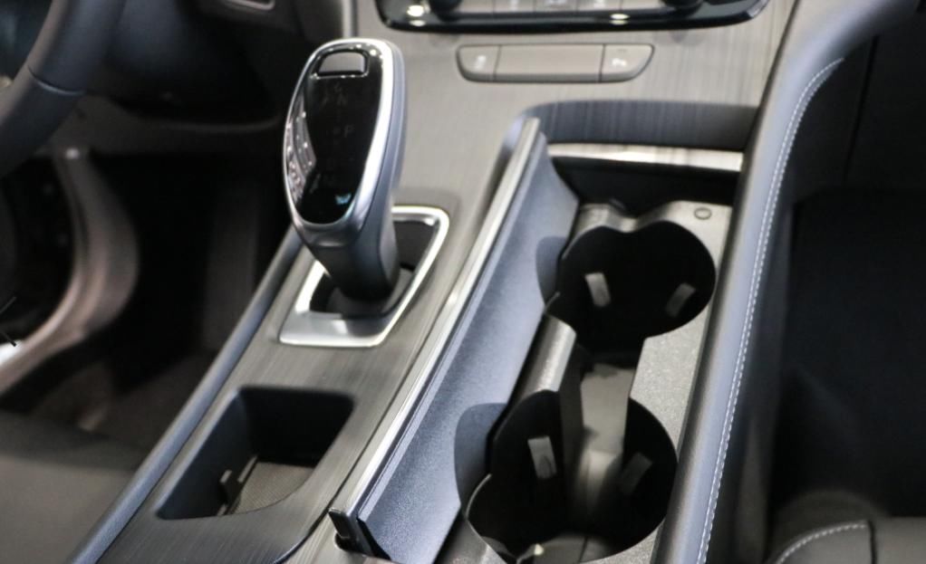 双层|车长超5米，双层隔音标配9AT，丐版全独悬重1.6吨，过弯从不飘