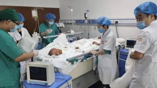  内胆|洗澡的时候热水器通电，“杂牌”内胆炸了，一家三口孩子人没了