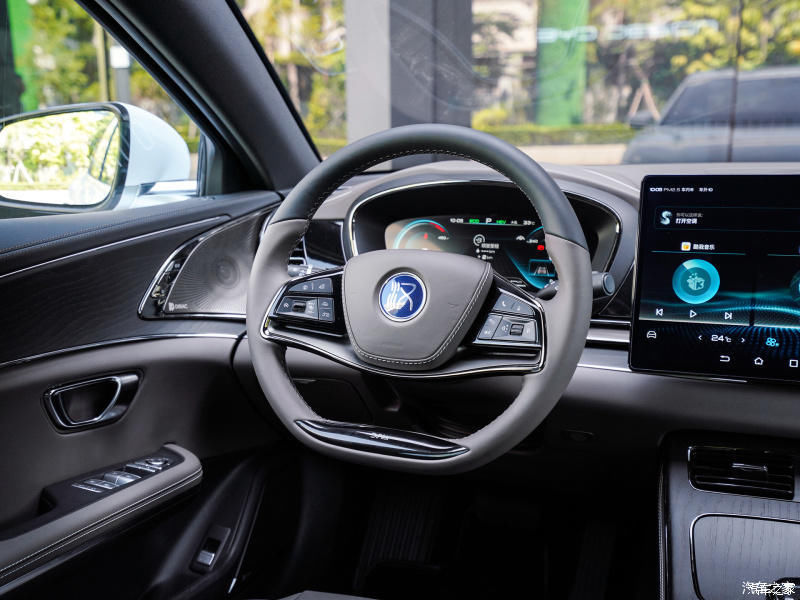 比亚迪|旗舰车型比亚迪汉 售价27.95万 又帅又快又远