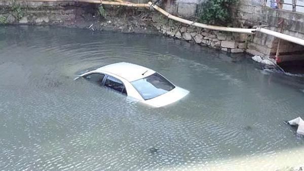  车辆落水|贵州公交车冲进水库，车辆遇险如何自救？这些逃生方法您必须掌握
