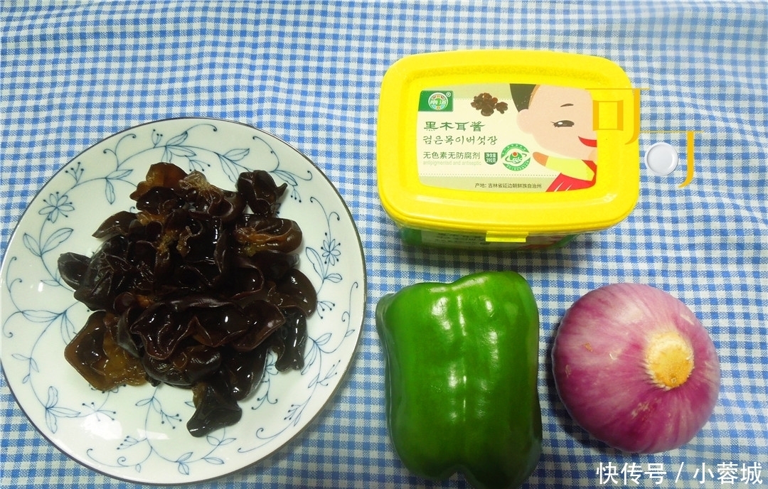 简单|木耳与这两样食材搭配一起炒,简单好吃营养平衡,冬天要多吃