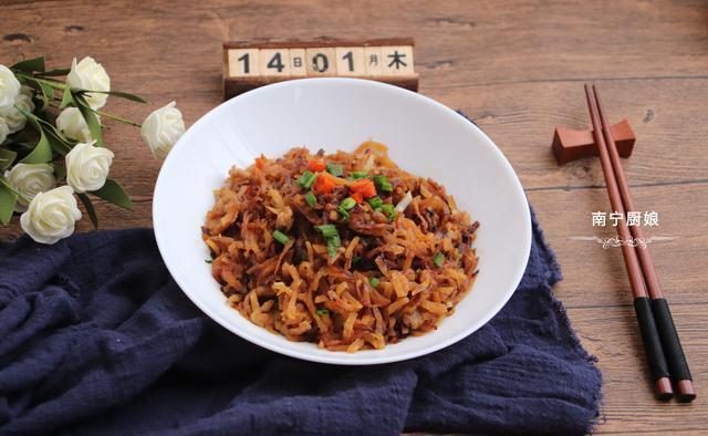 开裂|冬天干燥嘴唇容易开裂出血,常吃这蔬菜可有效缓解,好吃还不贵!