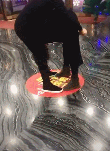  真快|搞笑GIF：猫星人瞬间变美瞳，变得真快啊