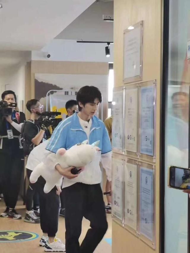  录制|高清图！在青录制跑男的蔡徐坤、周震南……粉丝快来收