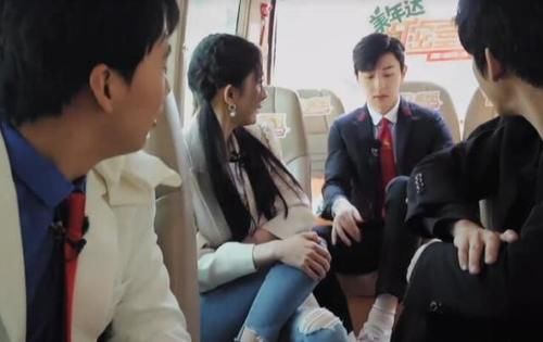  节目|邓伦就随意拍了下裤腿，结果被杨幂看到后，一句夸赞让他乐开花了