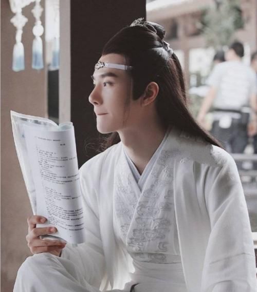  新剧|《冰雨火》后，王一博又一新剧首曝海报，女主比他大10岁