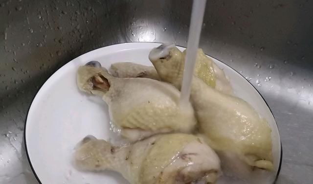  煲汤|入伏了，鸡肉别再煲汤了，煮一煮拌一拌，鲜香美味，全家都爱吃