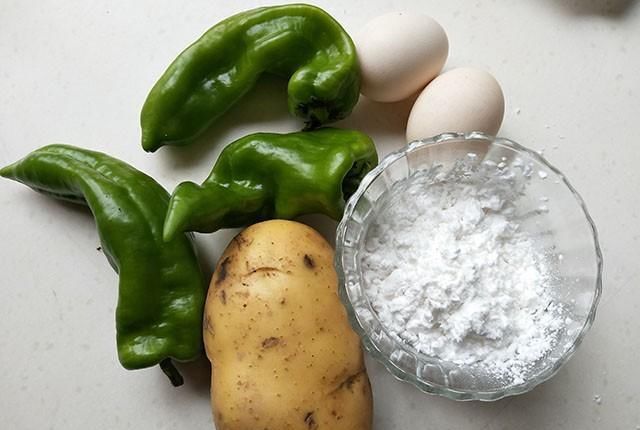 马铃薯淀粉|夏天,学会土豆这样做,儿子吃一次就迷上了,鲜香有嚼劲,好美味