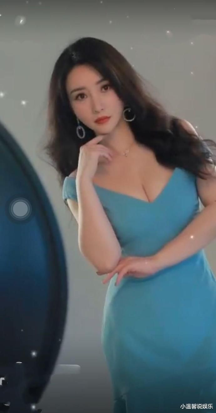  身材|柳岩甩掉“肥胖”标签，穿长裙自带仙气，一般人没有她的身材