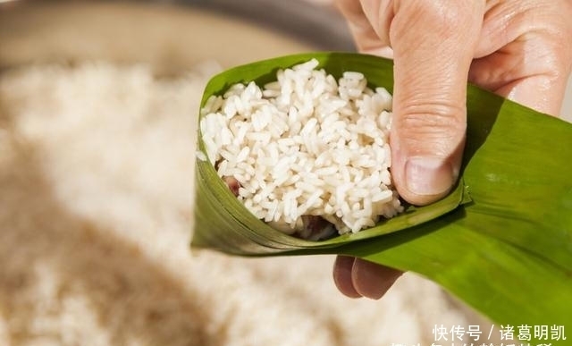 广式|广式甜点“芒果糯米糍”,比雪媚娘制作简单,奶香浓郁,软糯拉丝