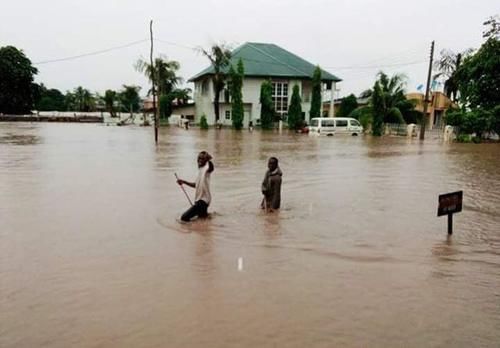  被淹|1家5口凌晨家中睡觉，突然遭遇洪水全家人都被淹身亡