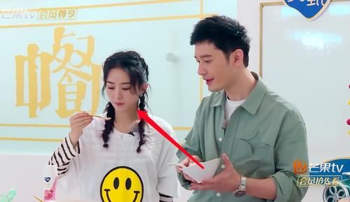  闹笑话|《中餐厅》黄晓明又闹笑话，赵丽颖眼神嫌弃，三次开怼太绝了