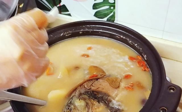 在家|在家也可以煲老火山药鲫鱼汤,鲜美营养