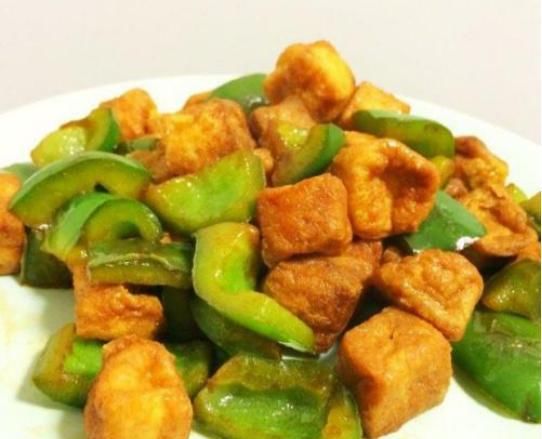  倒入|吃货美食：酱爆芦笋、香辣爆鸭胗、茄汁玉米鸡丁、油豆腐炒青椒