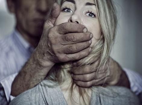 广西北海|广西北海一男子砍死女友的同室，改名换姓匿藏24年后被擒