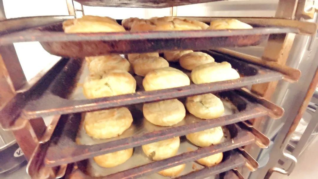 古寺|传承千年的美味!日售1.5万个的龙华古寺净素月饼侬买到了伐?