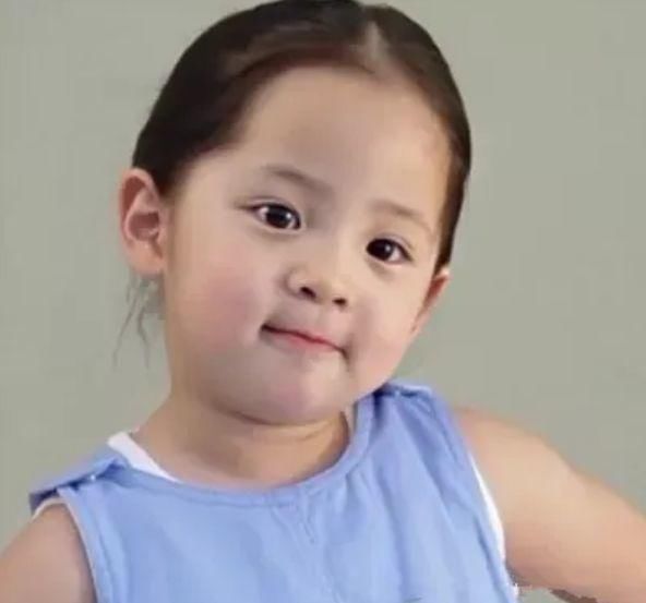  童年|4个顶级流量明星的童年照，热巴一眼认出，最后一个粉丝也认不出！