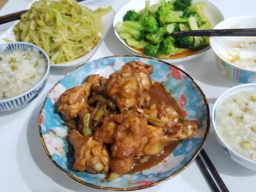 匆忙|孩子点名的晚餐，半小时匆忙准备3菜1汤，简单美味吃的舒服