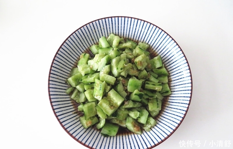 动手|周末一家三口午餐,夫妻一起动手,只用半小时做5菜1主食,香!