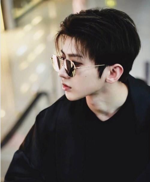  节目|蔡徐坤又被曝路透，两大男神同场他最耀眼！一看拍摄实情：站姐太拼了