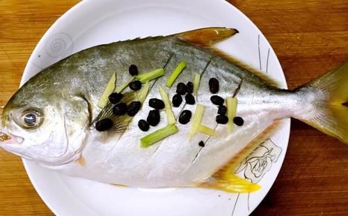 秋天|秋天遇到这种鱼不要手软，纯野生的不人工养殖，刺很少！