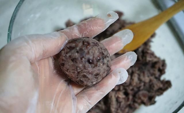  红豆|我家这豆沙包不一般，手工研磨做豆馅，口感绵香还低糖，健康营养