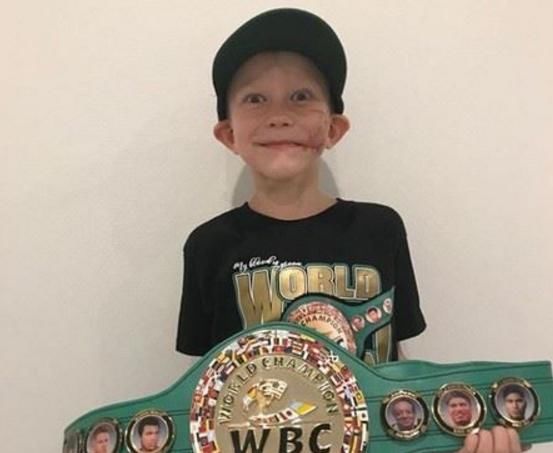  ／翻摄自nicolenoelwalker|为了保护妹妹，6岁男童与狗对决，蜘蛛人亲送天价大礼！