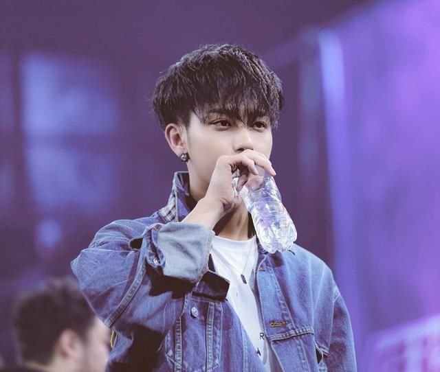 爸爸|年仅52岁，身家高达两百亿，黄子韬爸爸留下故事离开