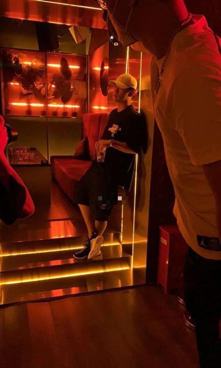  小花|小猎豹学坏了？苗苗在家待产，郑恺却约95后小花夜店同嗨？