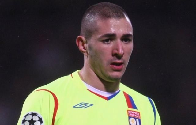  极限|本泽马的极限是天空！他所向披靡的表现，让人们看到了R9的影子